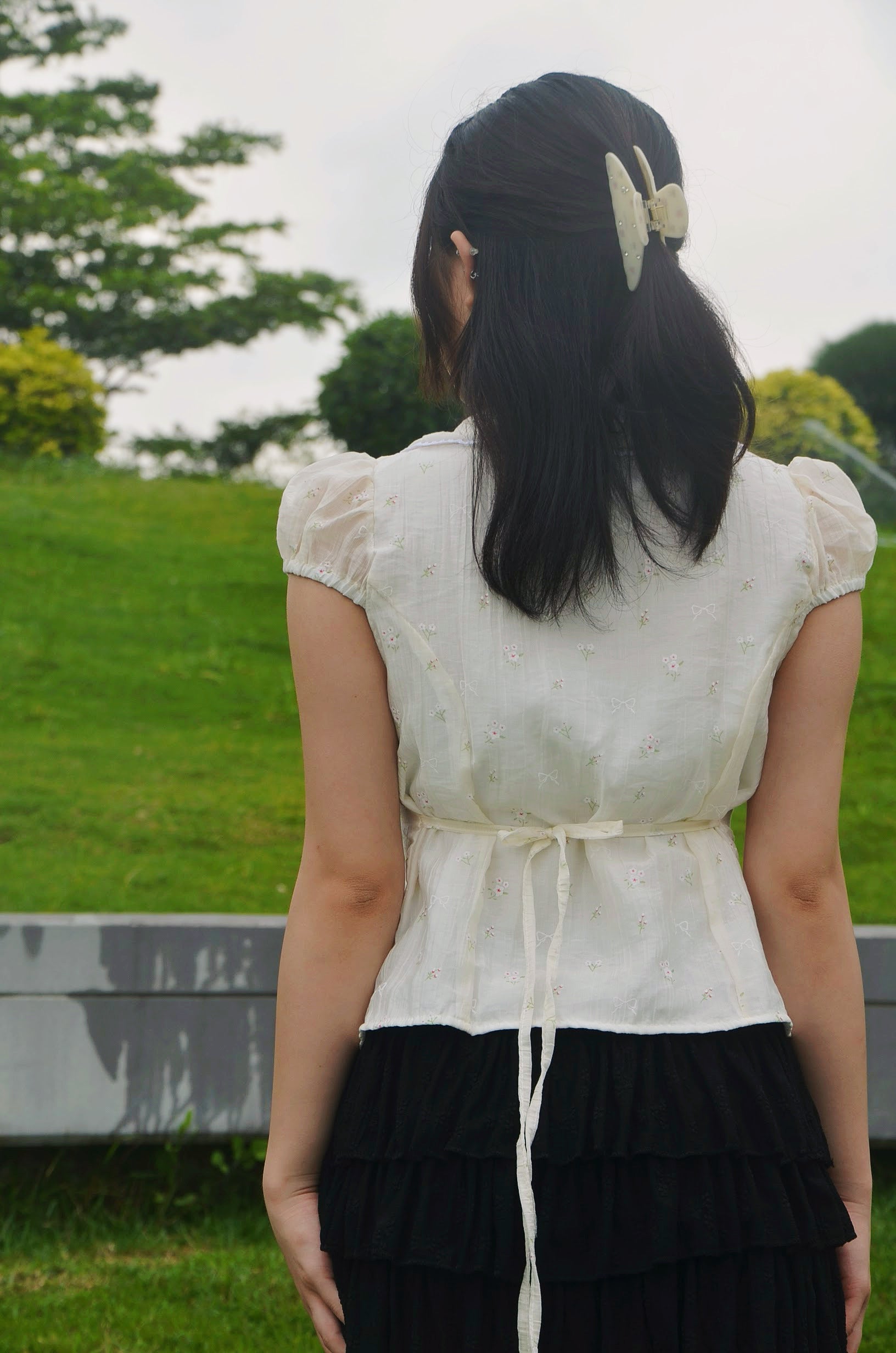 《泰國製造》粉黃色碎花圓領上衣