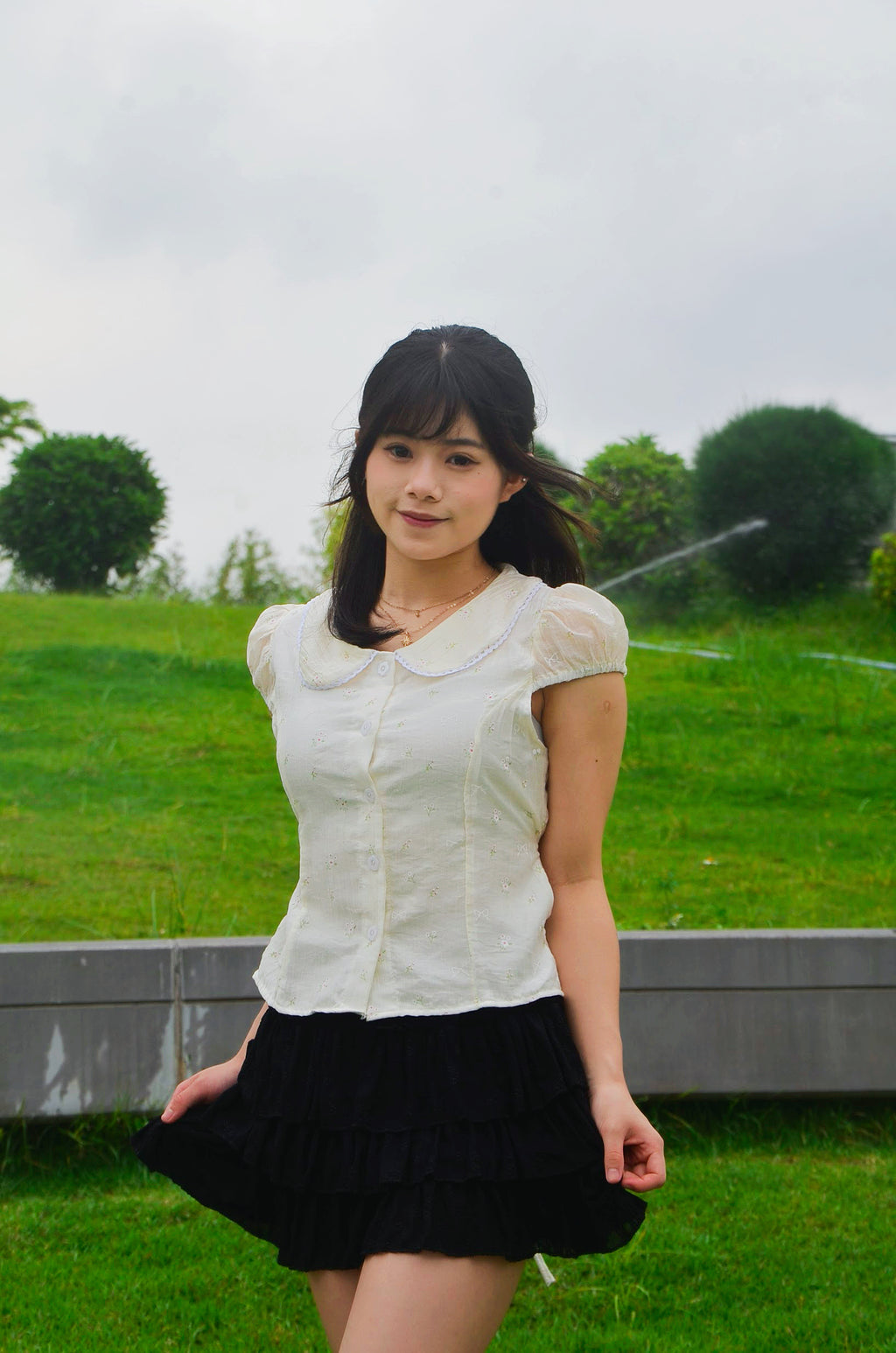 《泰國製造》粉黃色碎花圓領上衣