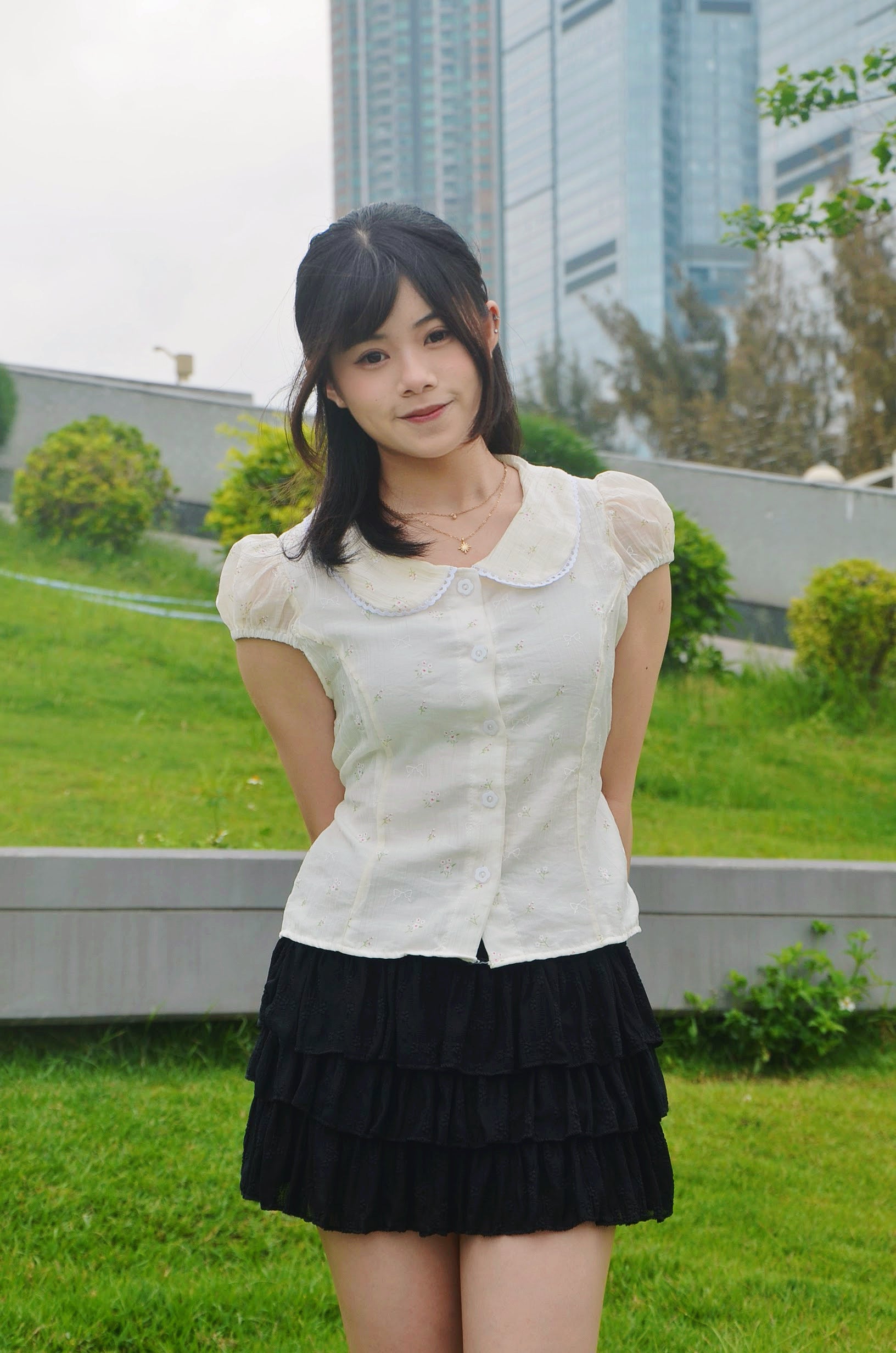 《泰國製造》粉黃色碎花圓領上衣