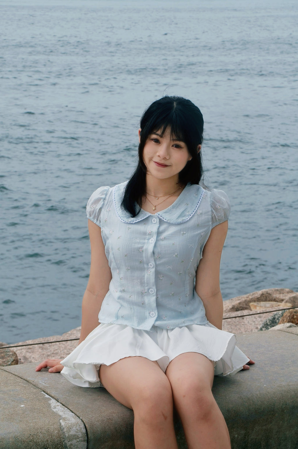 《泰國製造》天藍色碎花圓領上衣