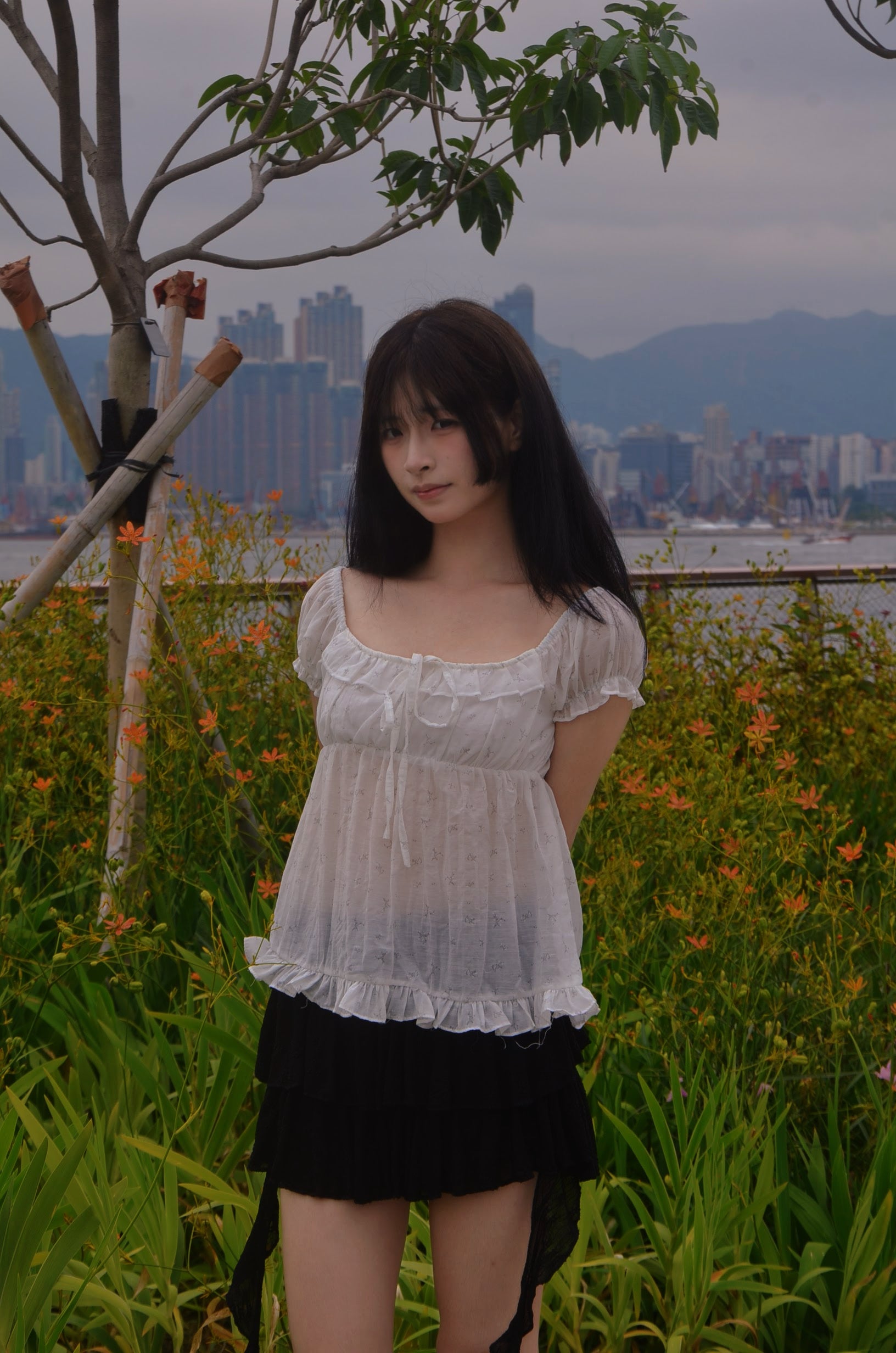 《泰國製造》白色植物圖案上衣