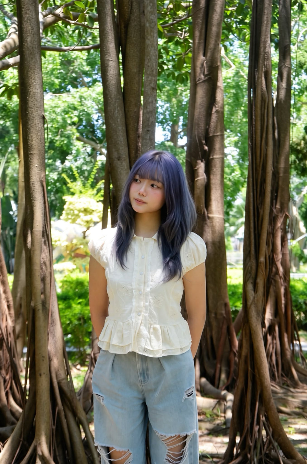 《泰國製造》淡黃花邊裇衫